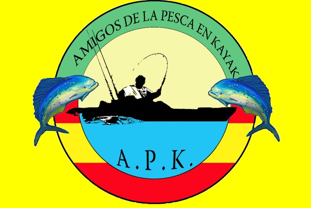 Amigos de la pesca en kayak